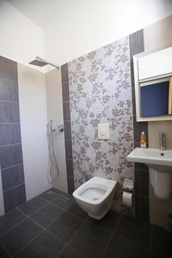 Hotel Akropoli Тирана Экстерьер фото